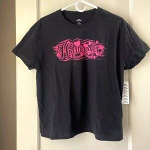 BNWT URBAN OUTFITTERS men's black & pink "heartbreaker" Graphic Tee - S/M